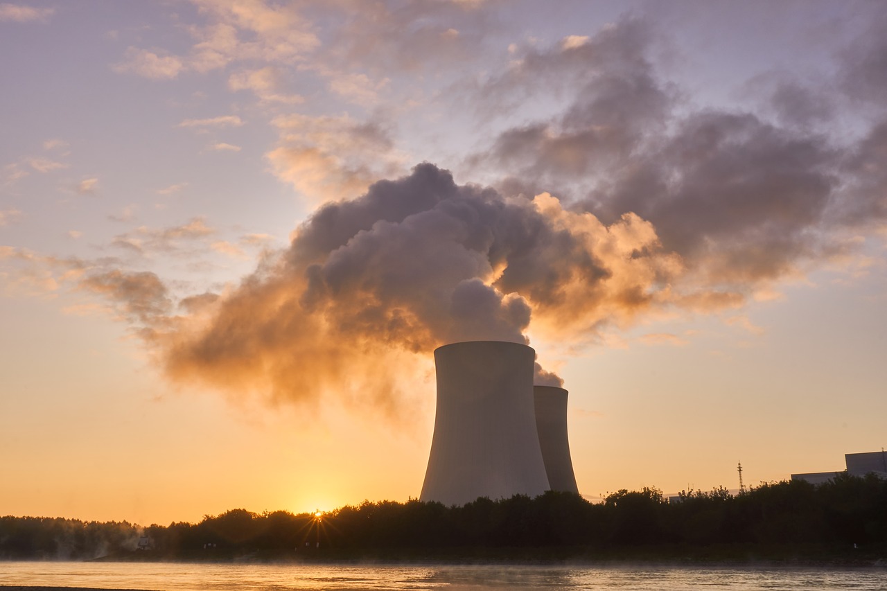 nuclear-power-plant-4535760_1280