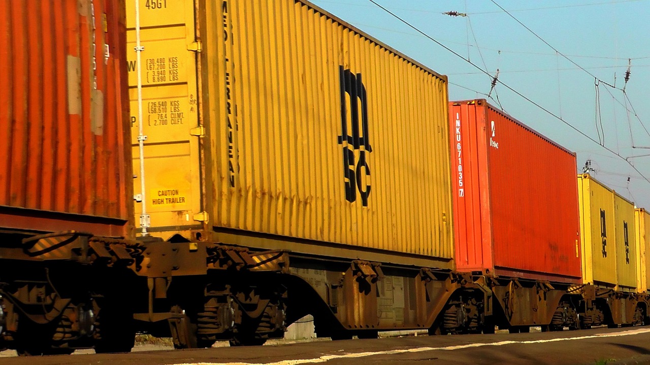 freight-train-328763_1280