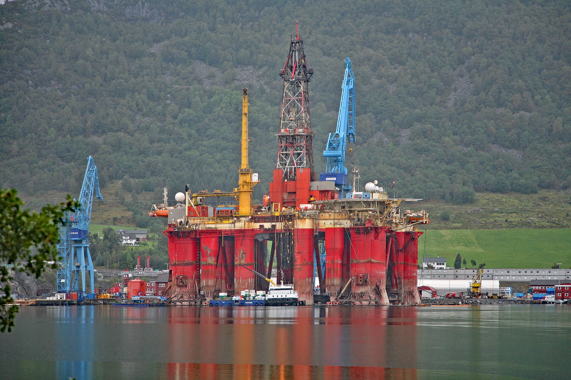 00_3783_Oil_and_gas_platform_in_Norway
